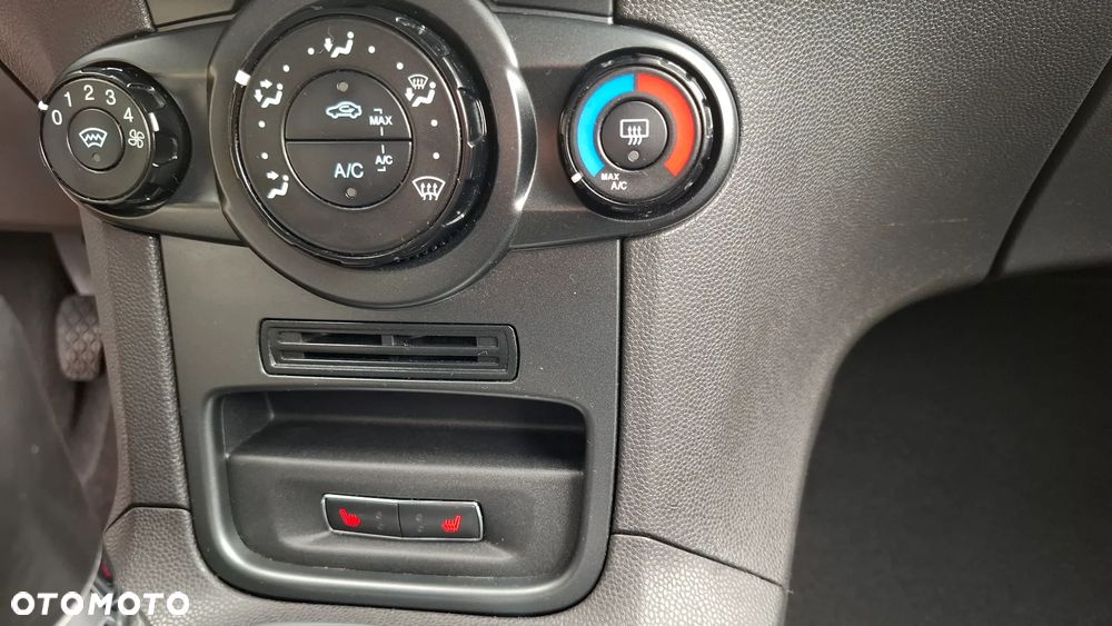 Ford Fiesta 1.6 TDCi SYNC Edition - 19