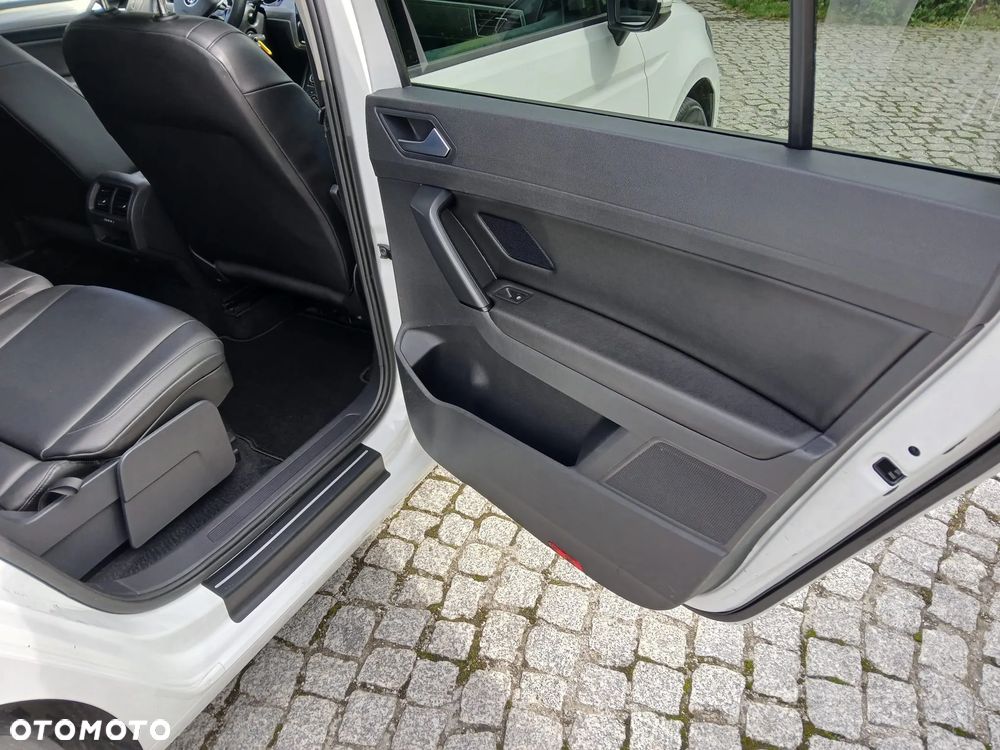 Volkswagen Touran - 11