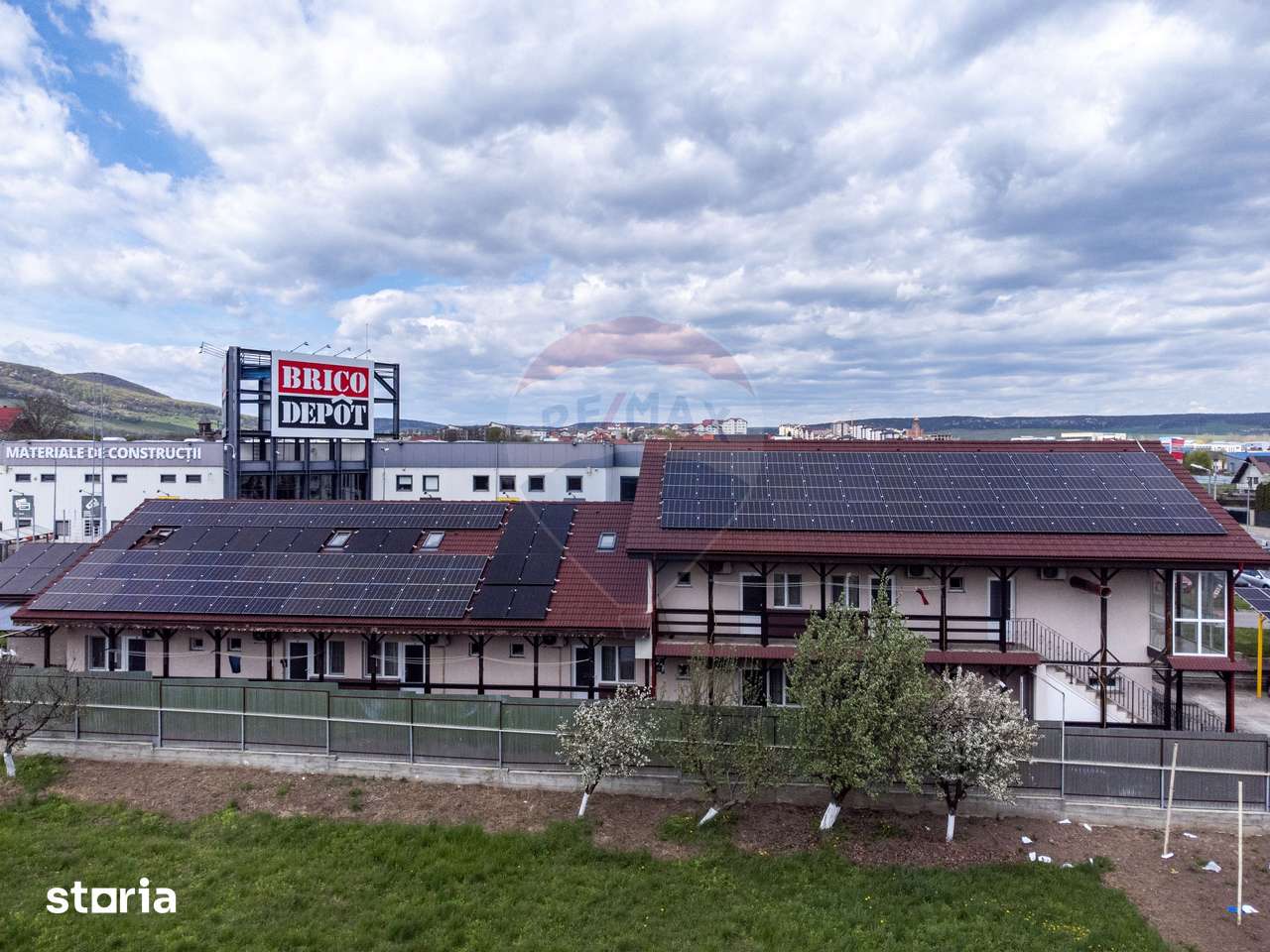 Hotel / Pensiune cu 21 camere de vânzare în zona Fermelor - Imagine principală: 3/20