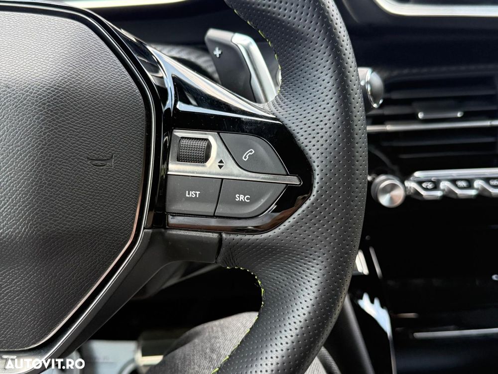 Peugeot 2008 PureTech 130 EAT8 GT Exclusive - 11