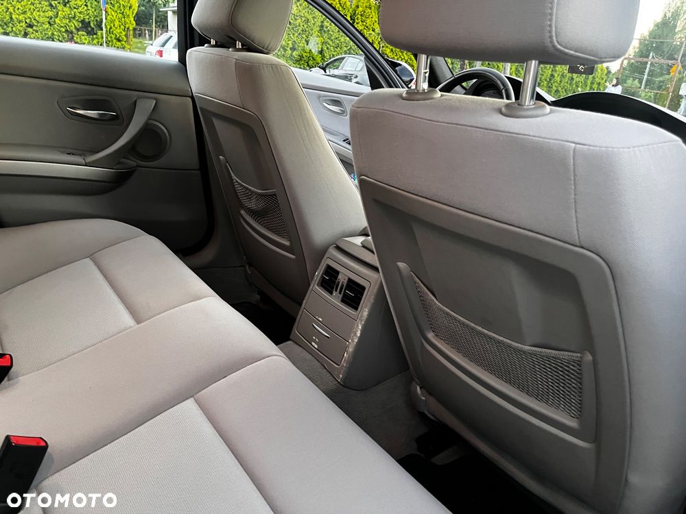BMW Seria 3 325i xDrive - 21