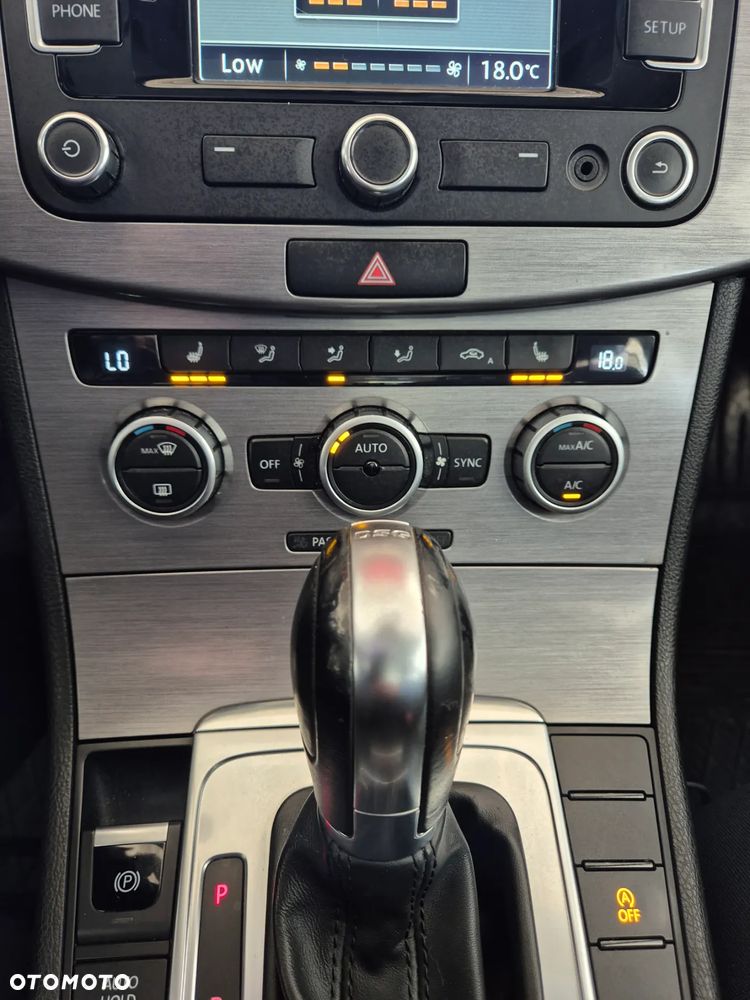 Volkswagen Passat Variant 2.0 TDI DSG BlueMotion Technology Highline - 24