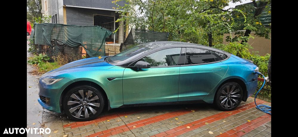 Tesla Model S - 1