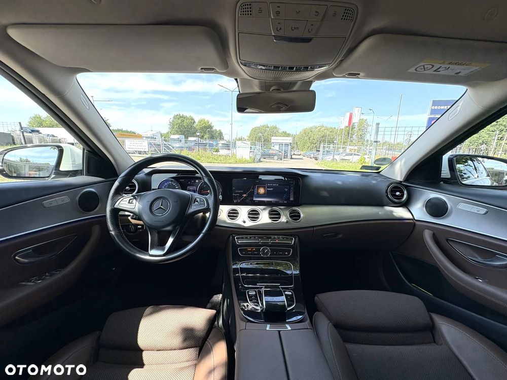 Mercedes-Benz Klasa E 220 d 9G-TRONIC - 25