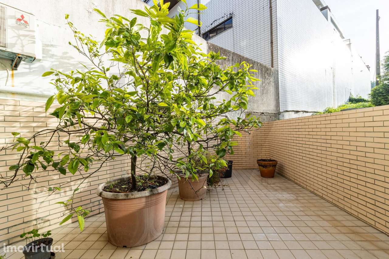 Apartamento T2 com terraço, ar condicionado e garagem - Grande imagem: 2/24
