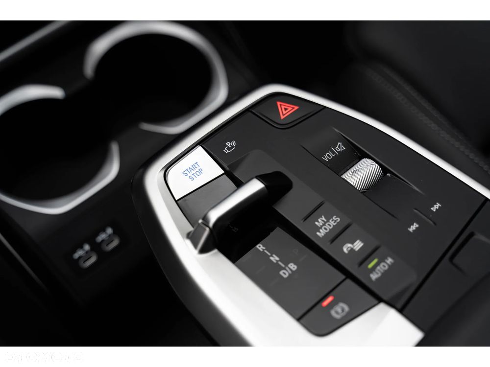 BMW iX1 xDrive30 66.5kWh xLine - 29