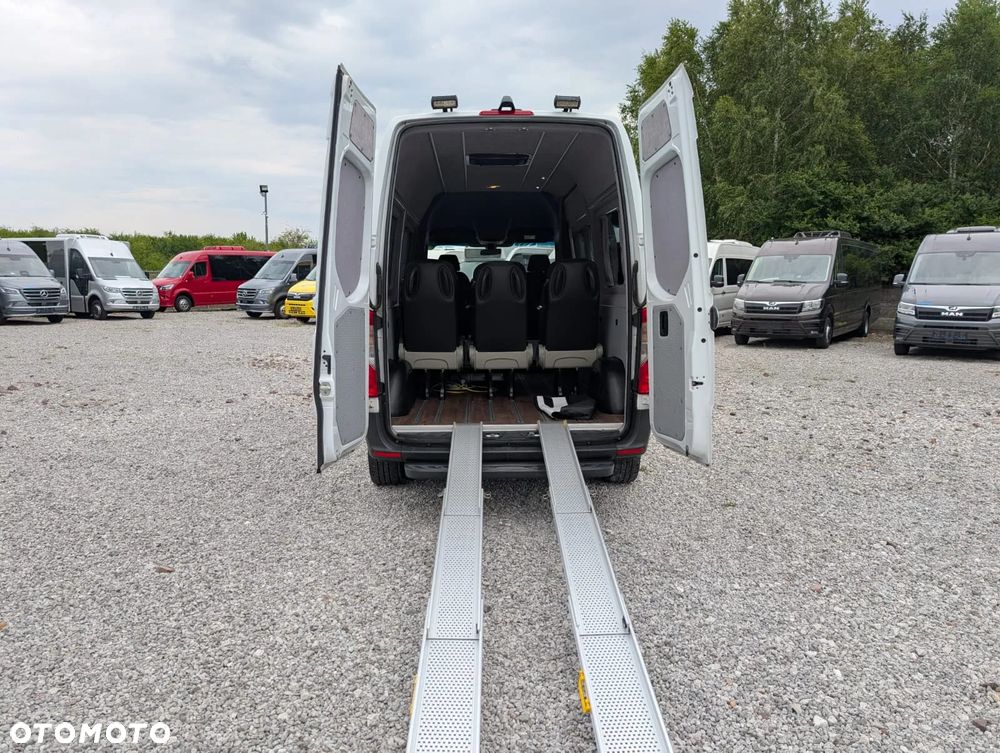 Mercedes-Benz Sprinter - 11
