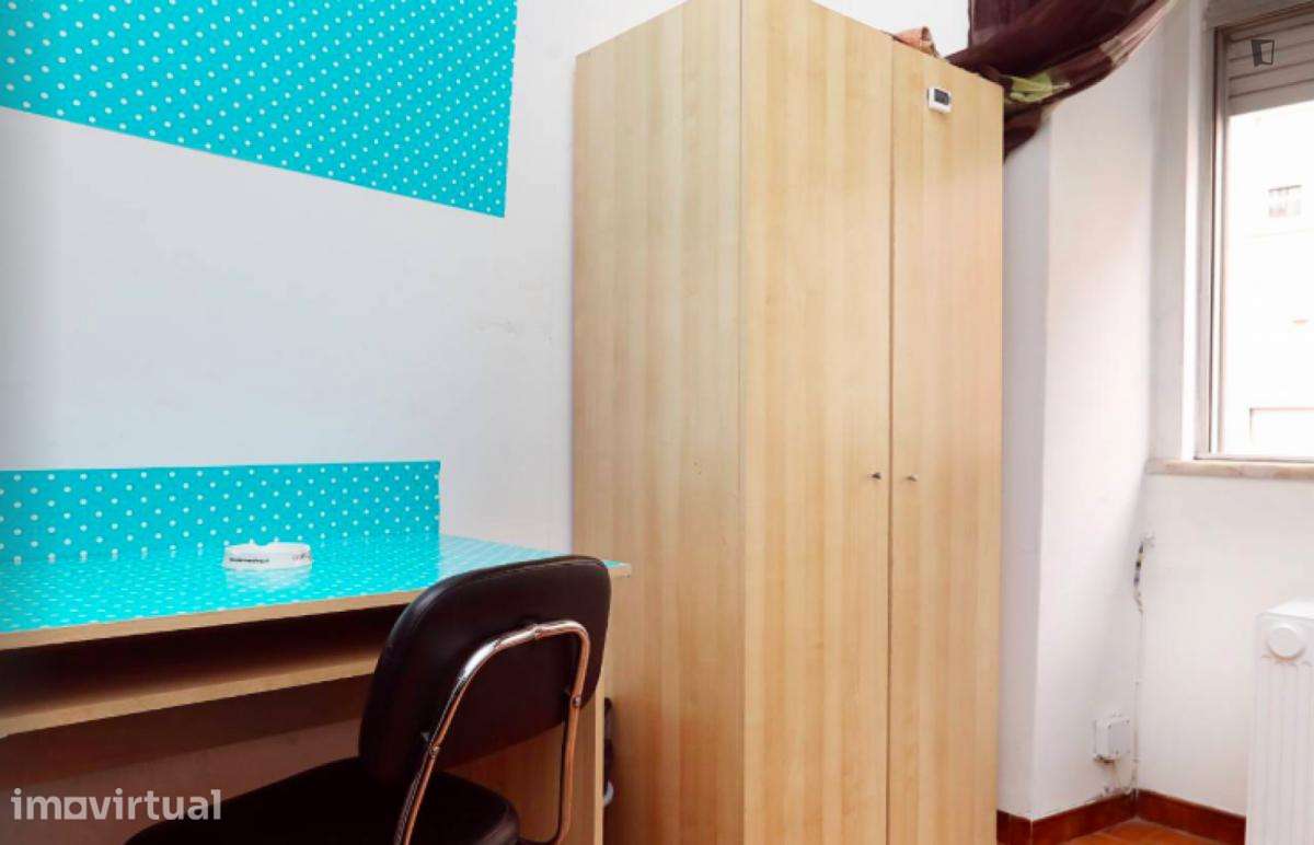 Quarto - localizado em Intendente Lisbon - Grande imagem: 3/8