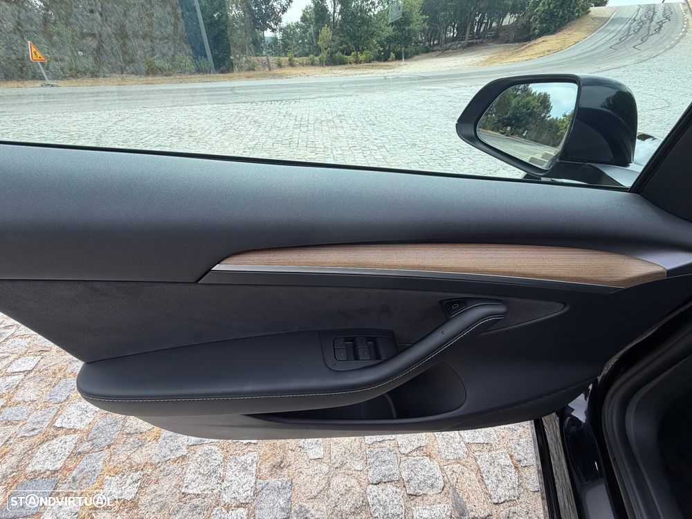 Tesla Model 3 Long Range Tração Traseira - 37