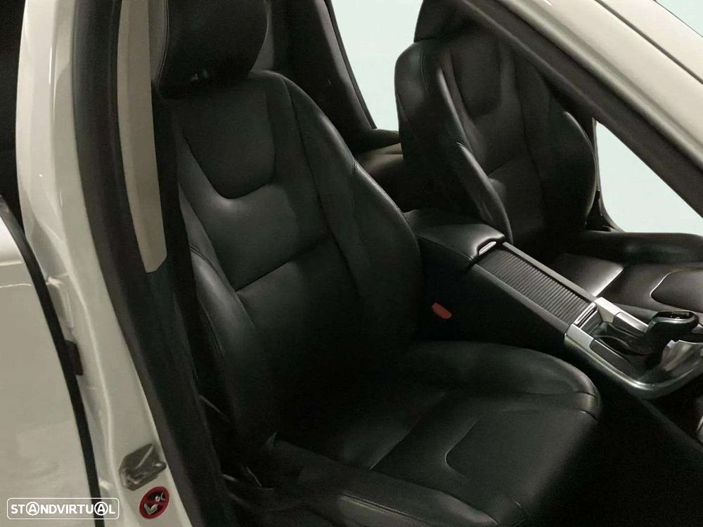 Volvo XC 60 2.0 D4 Momentum Plus Geartronic - 13