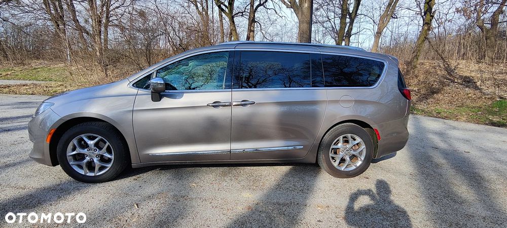 Chrysler Pacifica - 11