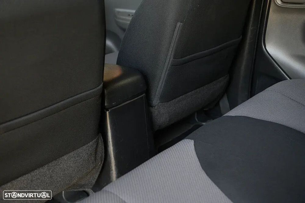 Mitsubishi L200 2.4 DI-D CD Invite 4WD - 26