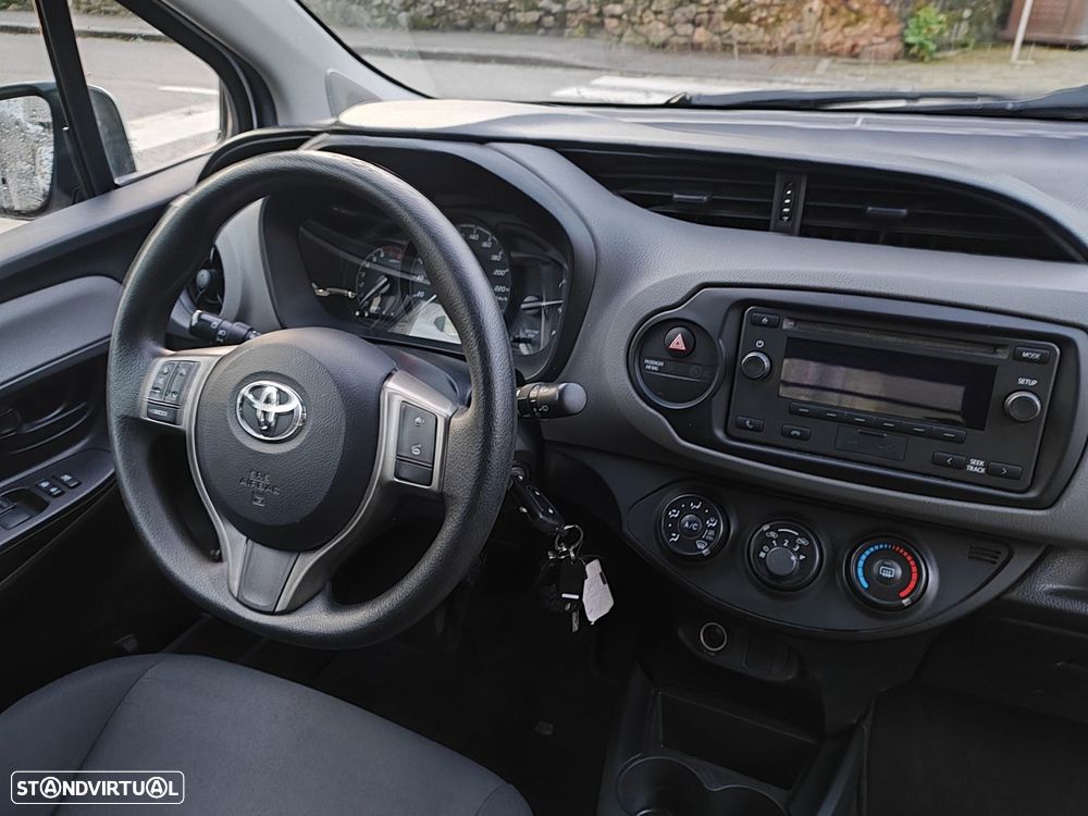 Toyota Yaris 1.0 VVT-i - 10