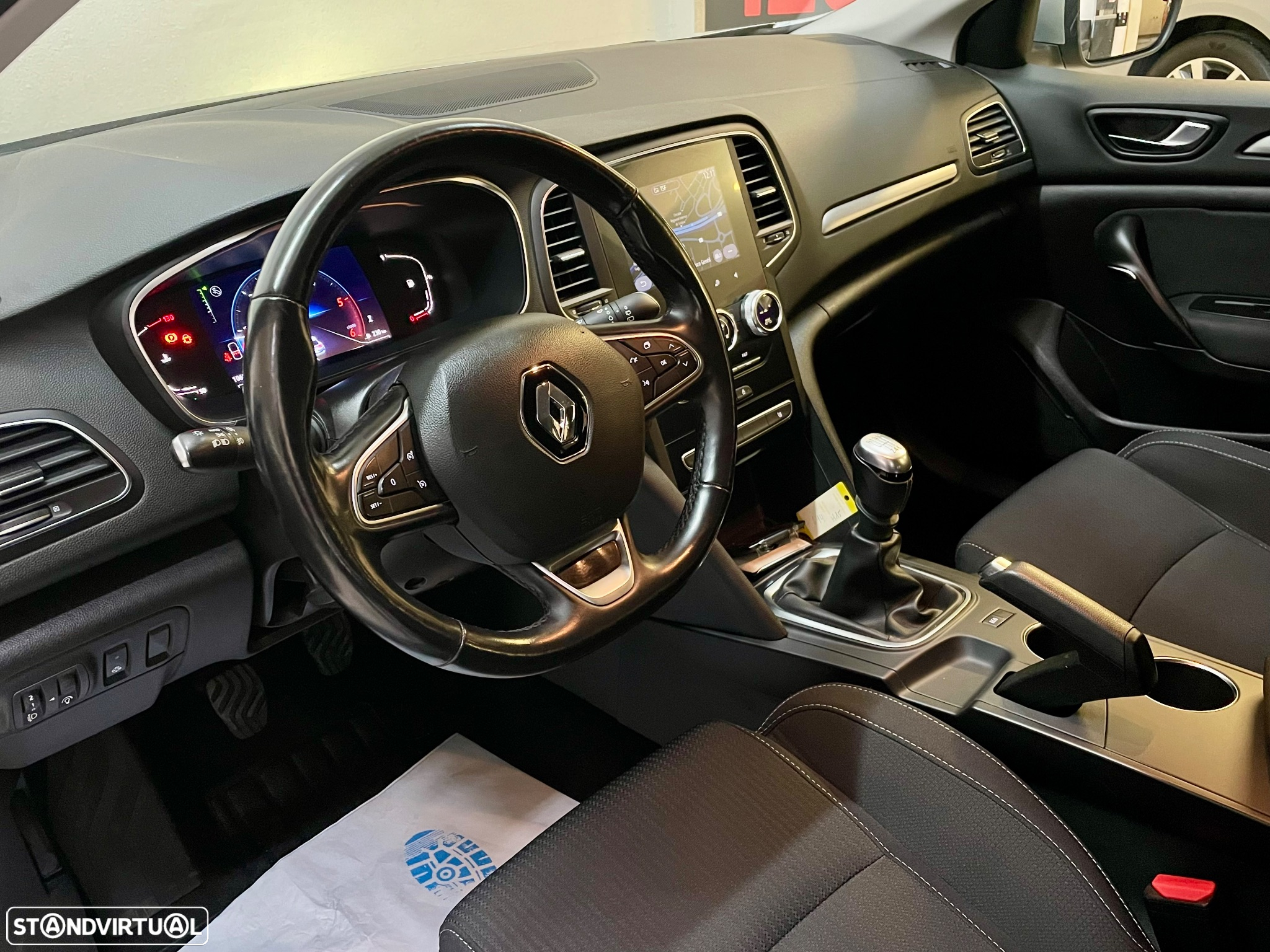 Renault Mégane Sport Tourer BLUE dCi 115 INTENS - 17