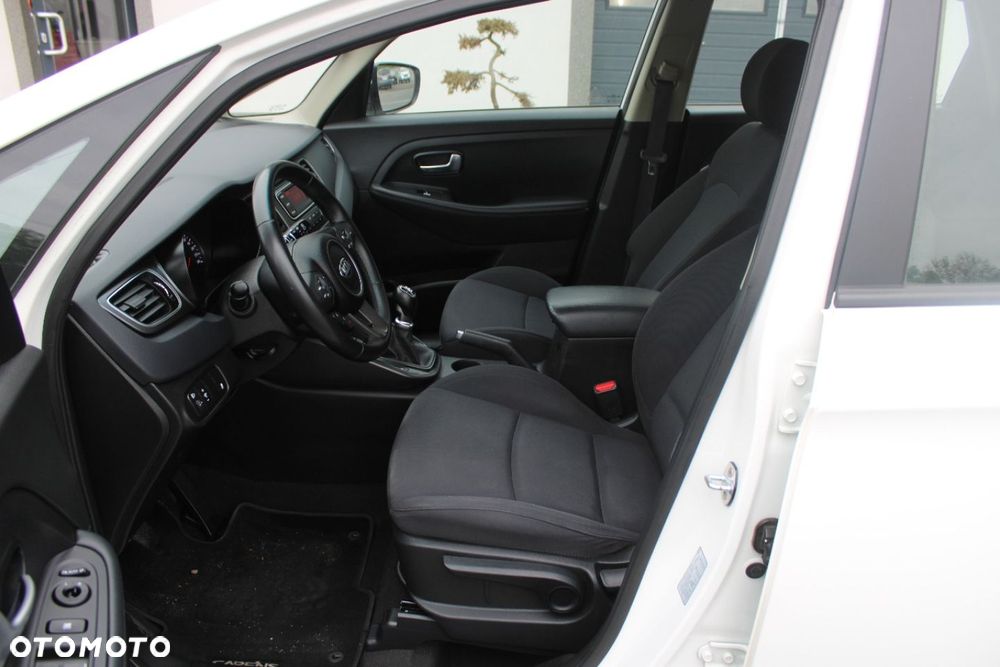 Kia Carens - 20