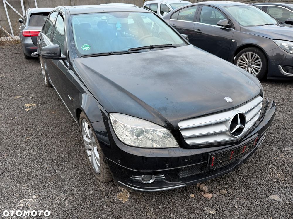 Mercedes-Benz Klasa C 180 CGI BlueEFFICIENCY Avantgarde - 2