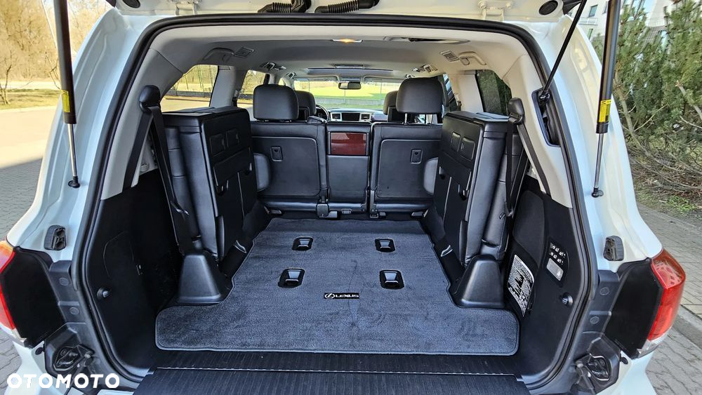 Lexus LX 570 Omotenashi - 12