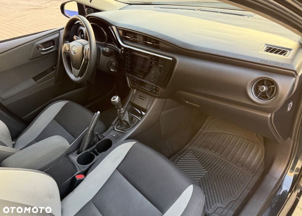 Toyota Auris 1.33 Dual-VVT-i - 17