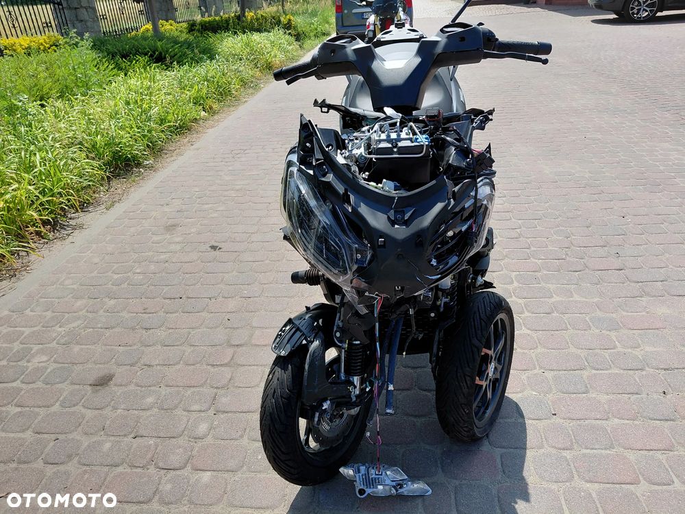 Piaggio MP-3 - 8