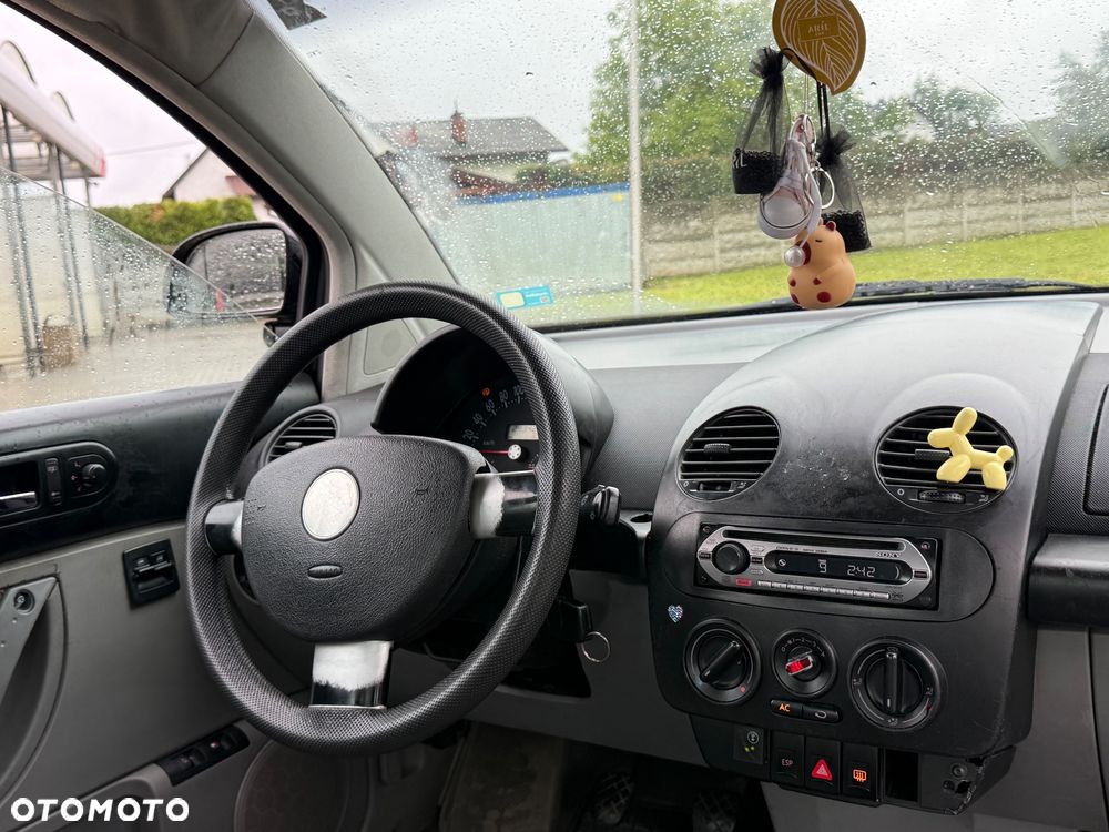 Volkswagen New Beetle - 4