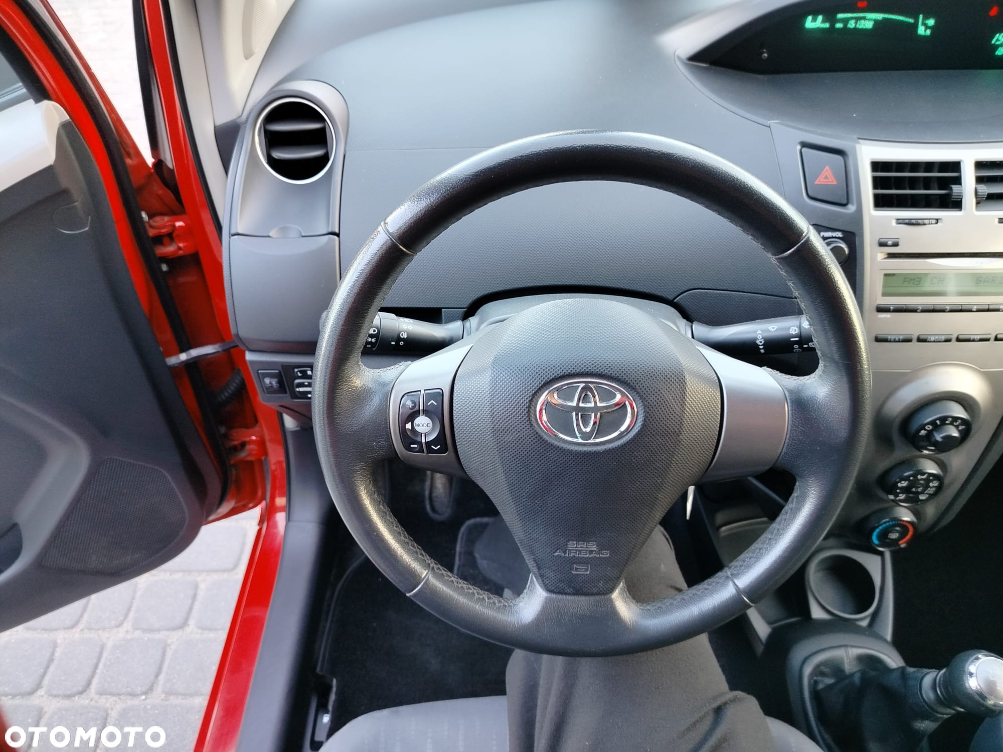 Toyota Yaris 1.4 D-4D Active - 26