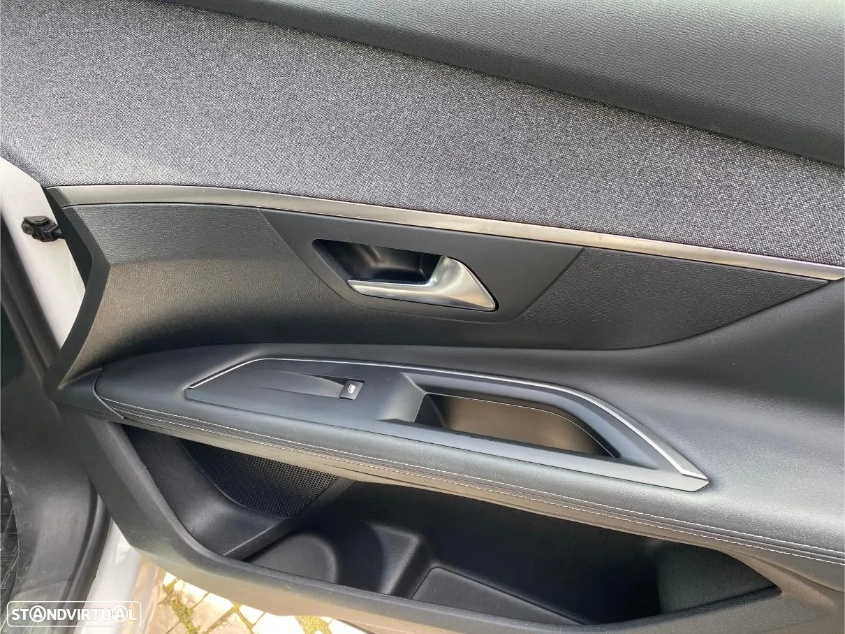 Peugeot 3008 BlueHDi 130 Stop & Start EAT8 Allure - 17