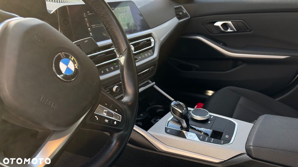 BMW Seria 3 318d - 8