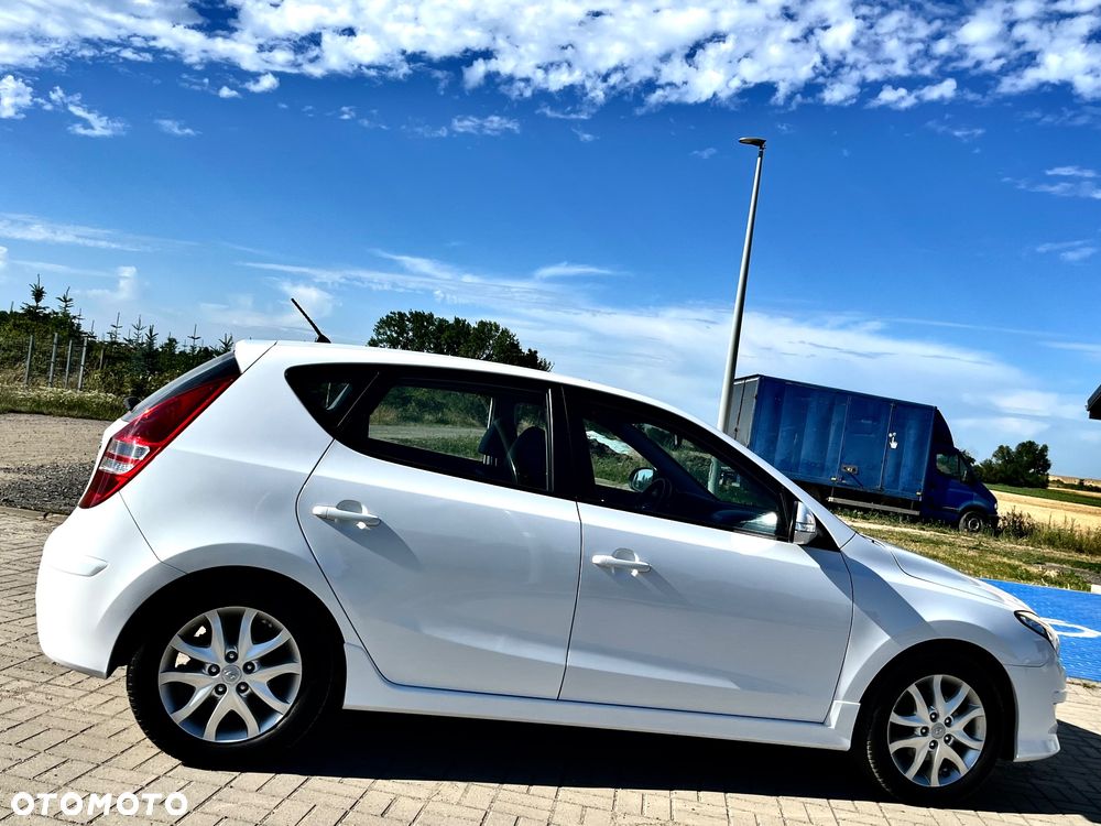 Hyundai i30 1.4 Team 08 - 9