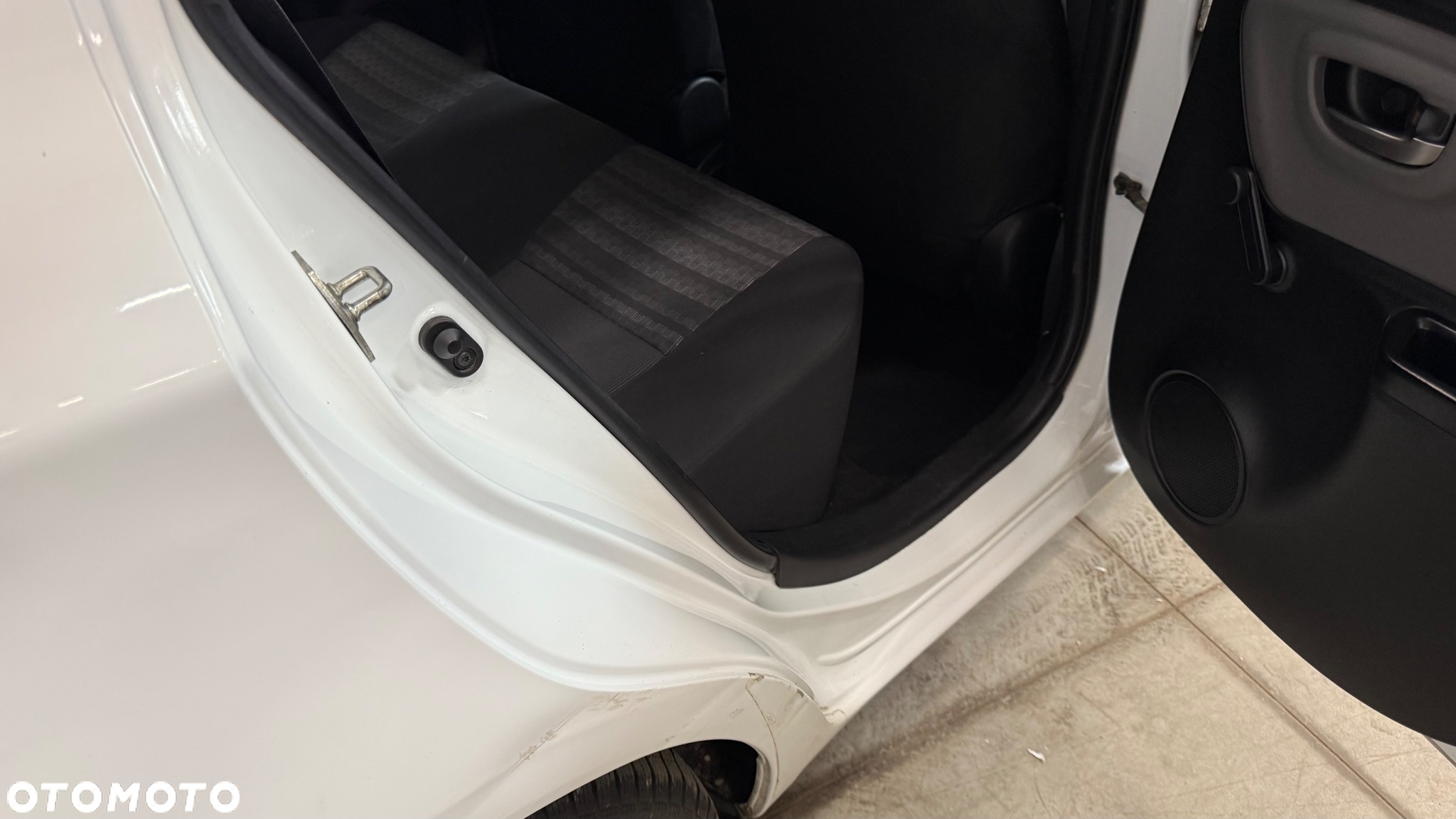 Toyota Yaris 1.0 Active EU6 - 18