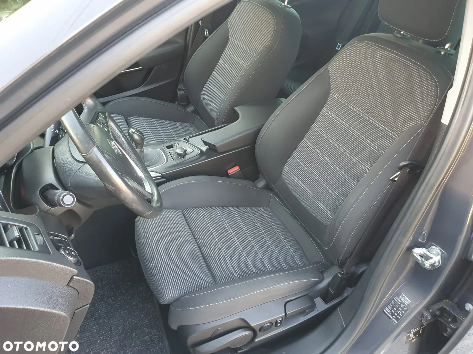 Opel Insignia 1.4 T Cosmo S&S - 37