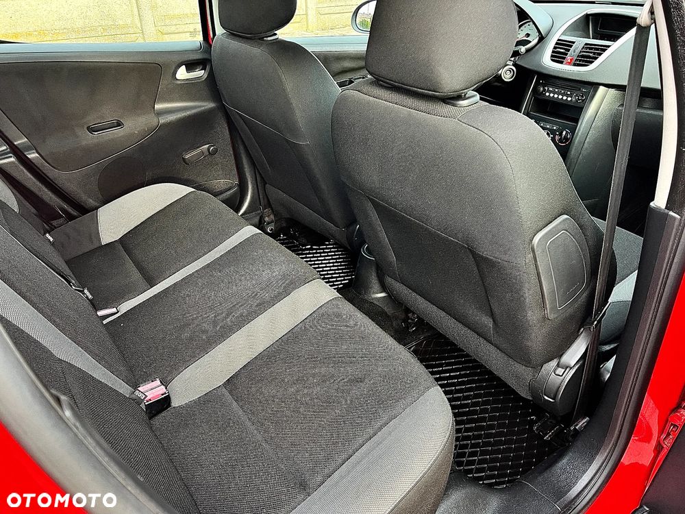 Peugeot 207 - 8