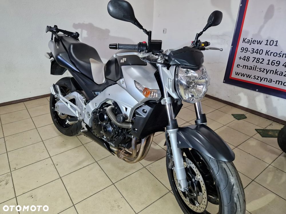 Suzuki GSR - 6