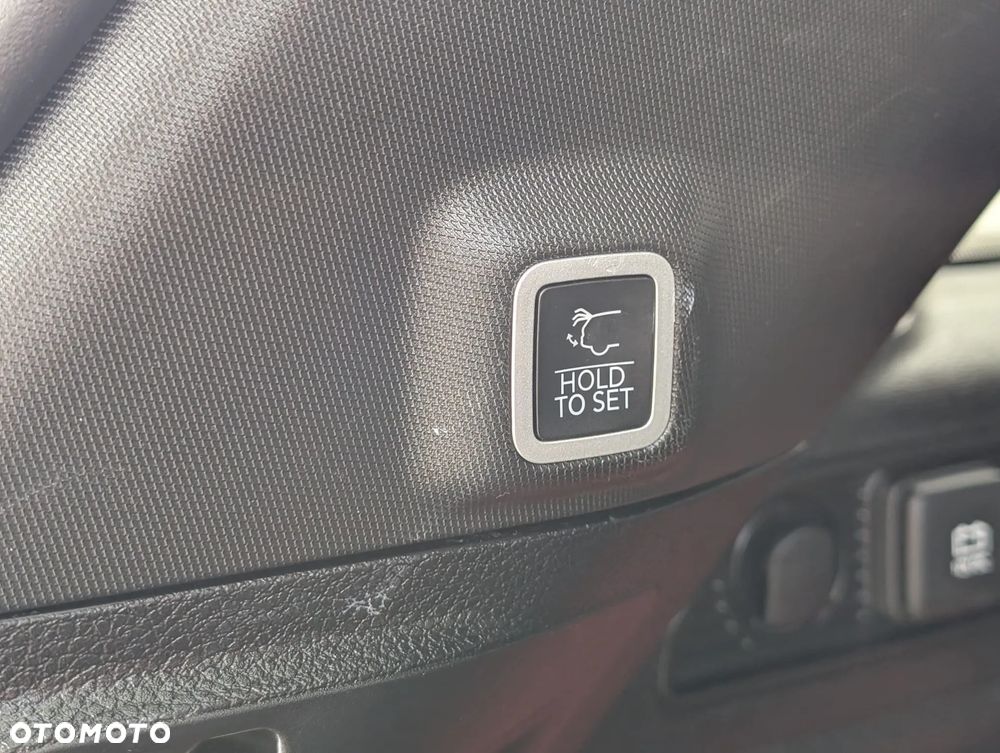 Jeep Grand Cherokee - 25