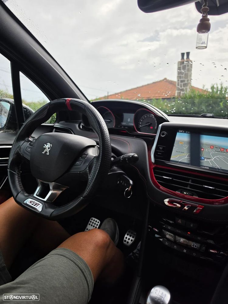 Peugeot 208 GTI 200 THP - 18