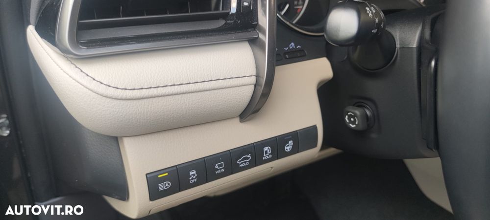 Toyota Camry Luxury - 23