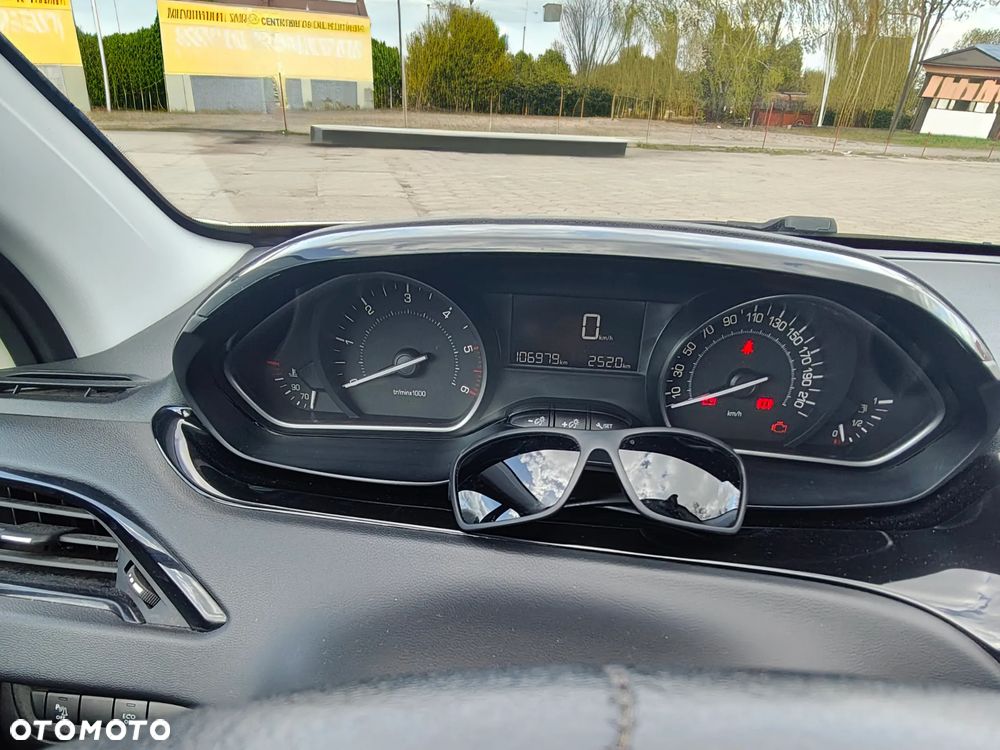 Peugeot 208 - 11