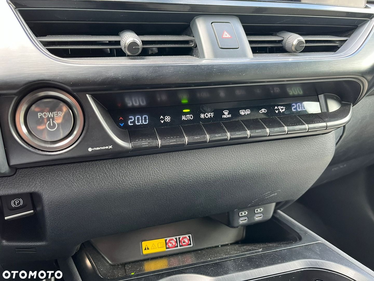 Lexus UX - 20