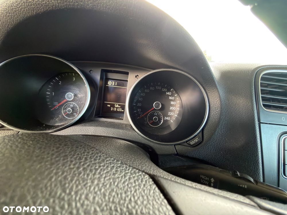 Volkswagen Golf - 10