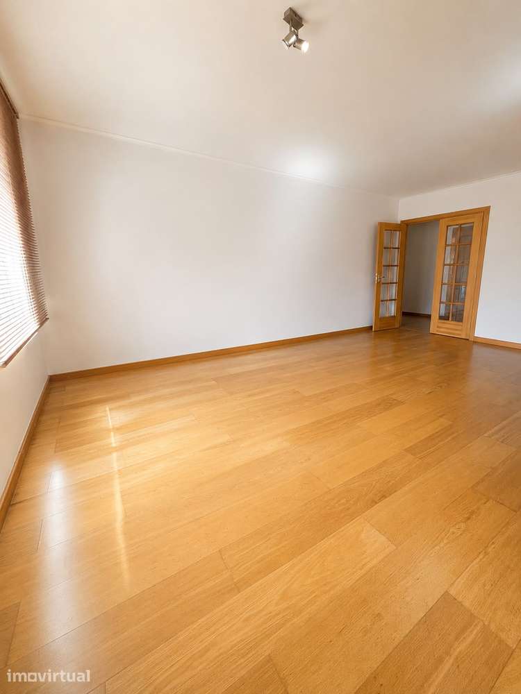 T3 com Varanda, Suite, Garagem e Arrecadação - Grande imagem: 4/35