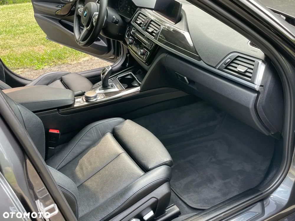 BMW Seria 3 330i xDrive Edition M Sport Shadow - 15