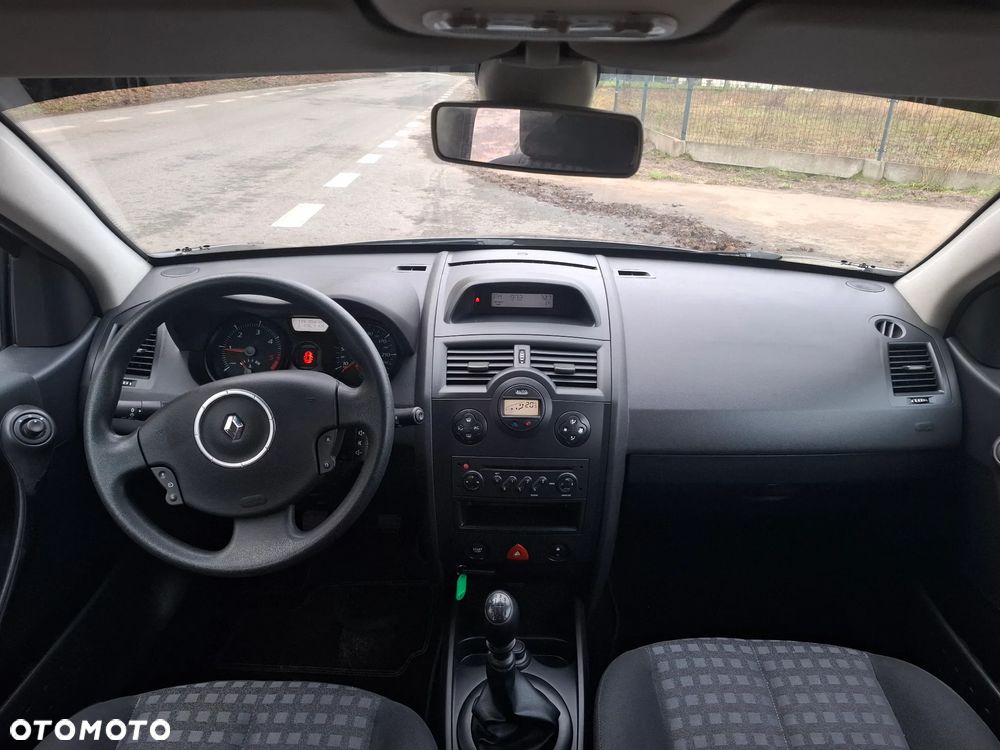 Renault Megane 1.5 dCi FAP eco - 11