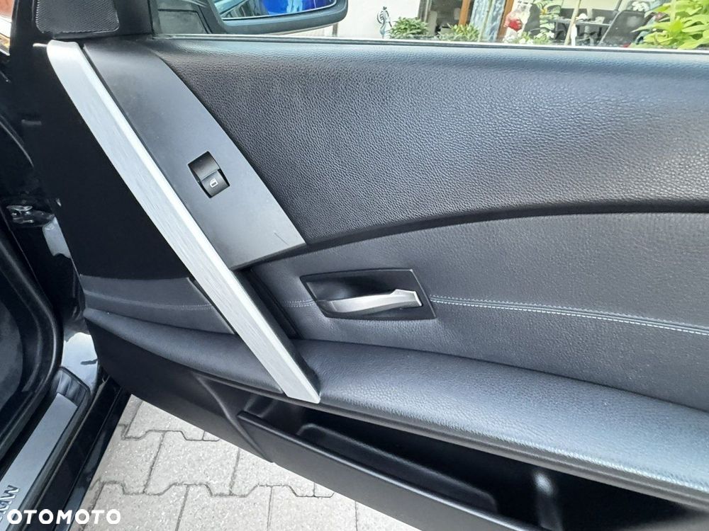 BMW Seria 5 530i Touring - 16