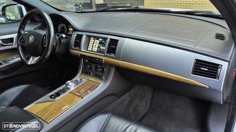 Jaguar XF Sportbrake 2.2 - 13