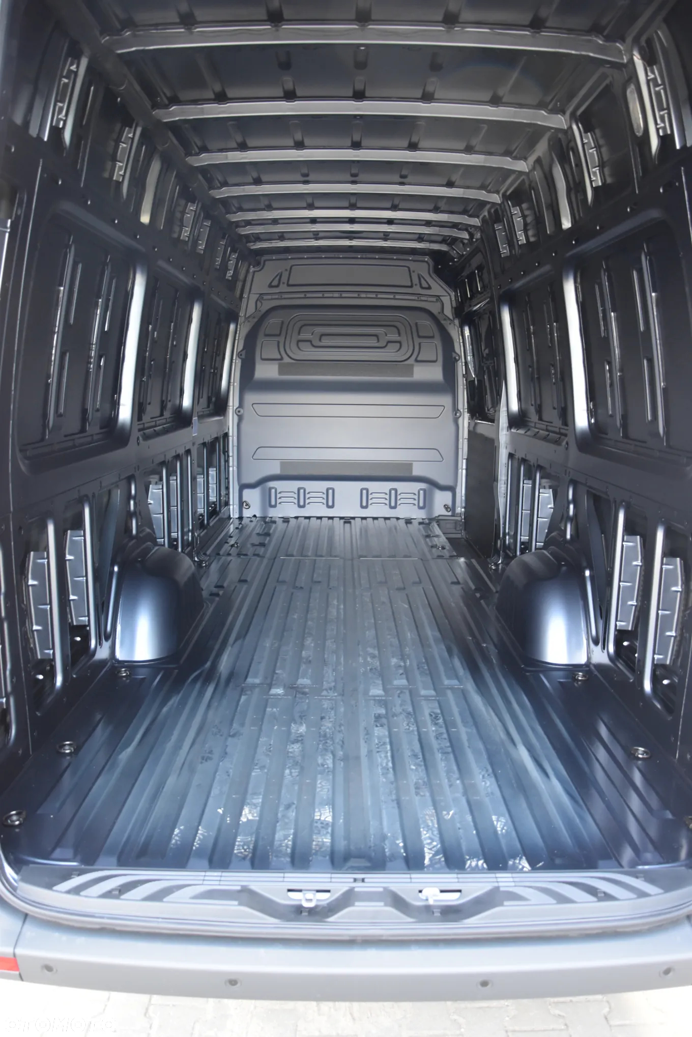 Mercedes-Benz Sprinter - 12