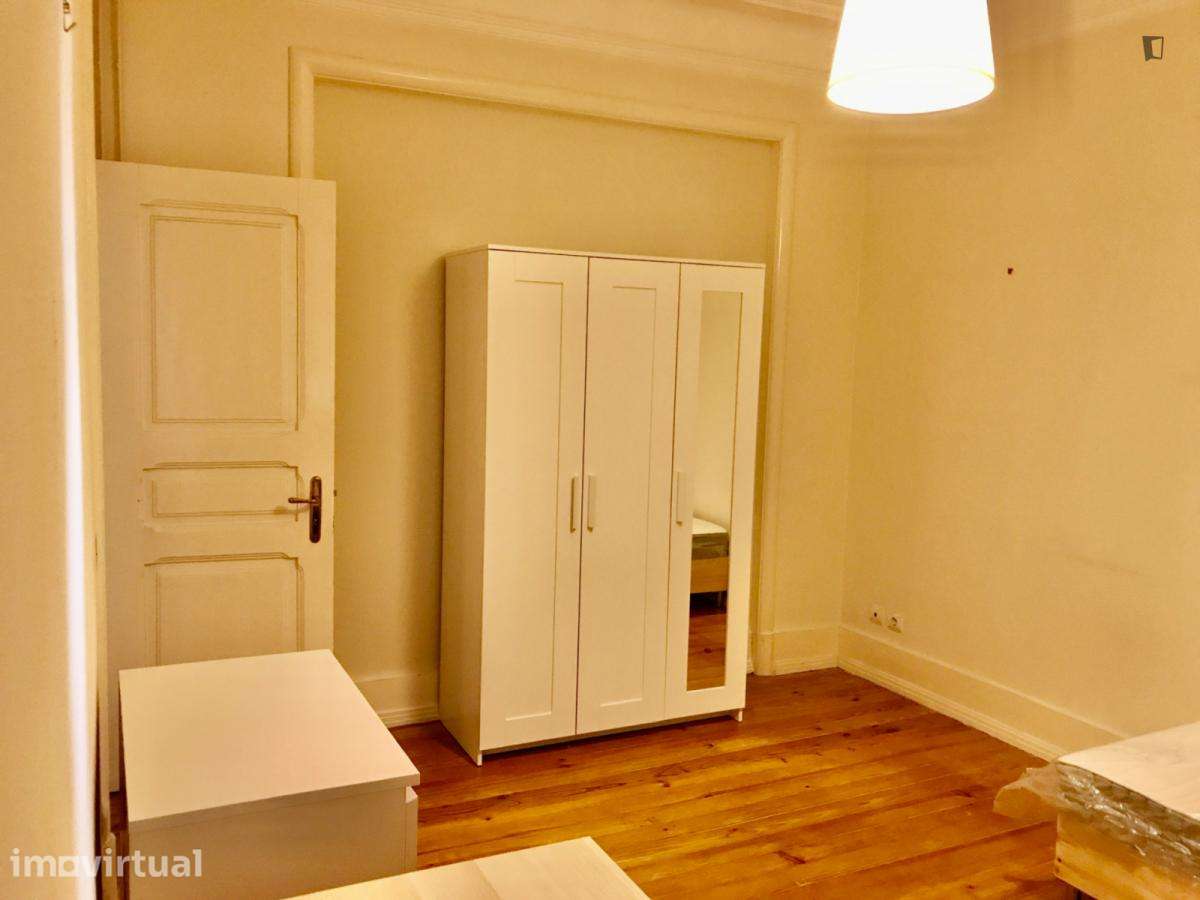 Quarto - localizado em Alameda Lisbon - Grande imagem: 5/35