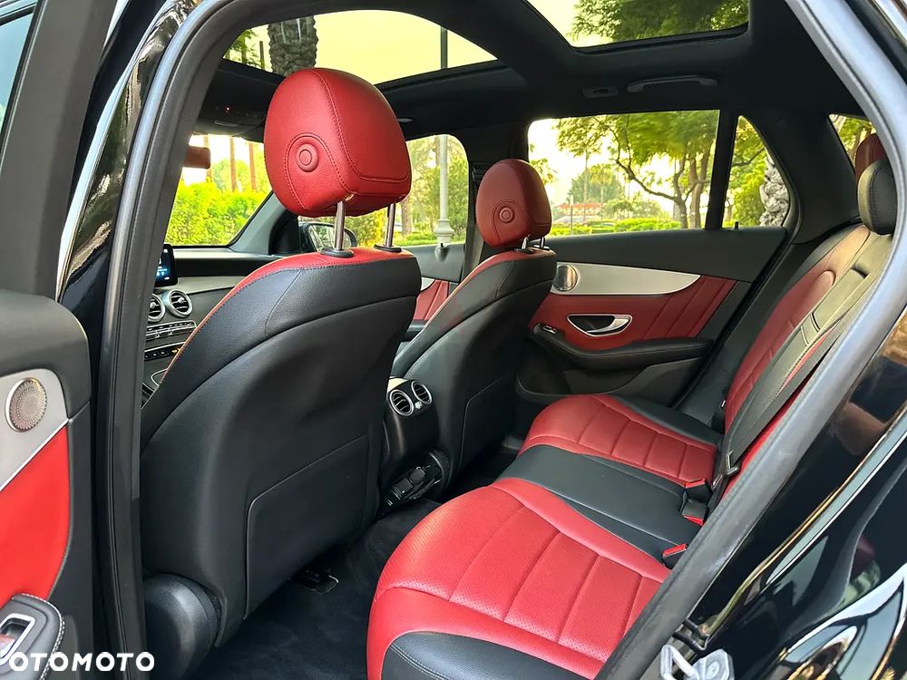 Mercedes-Benz GLC 300 4Matic 9G-TRONIC AMG Line - 11