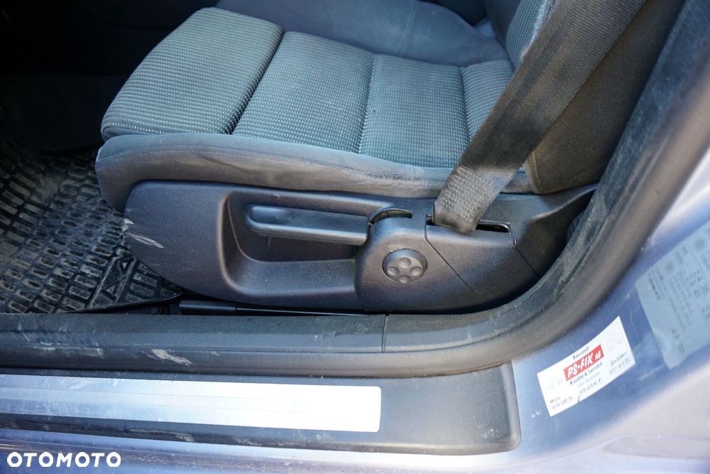 AUDI A4 B7 KOMBI 2004 LY7H 1.8 T BFB 163KM HFD SZARY na części - 11