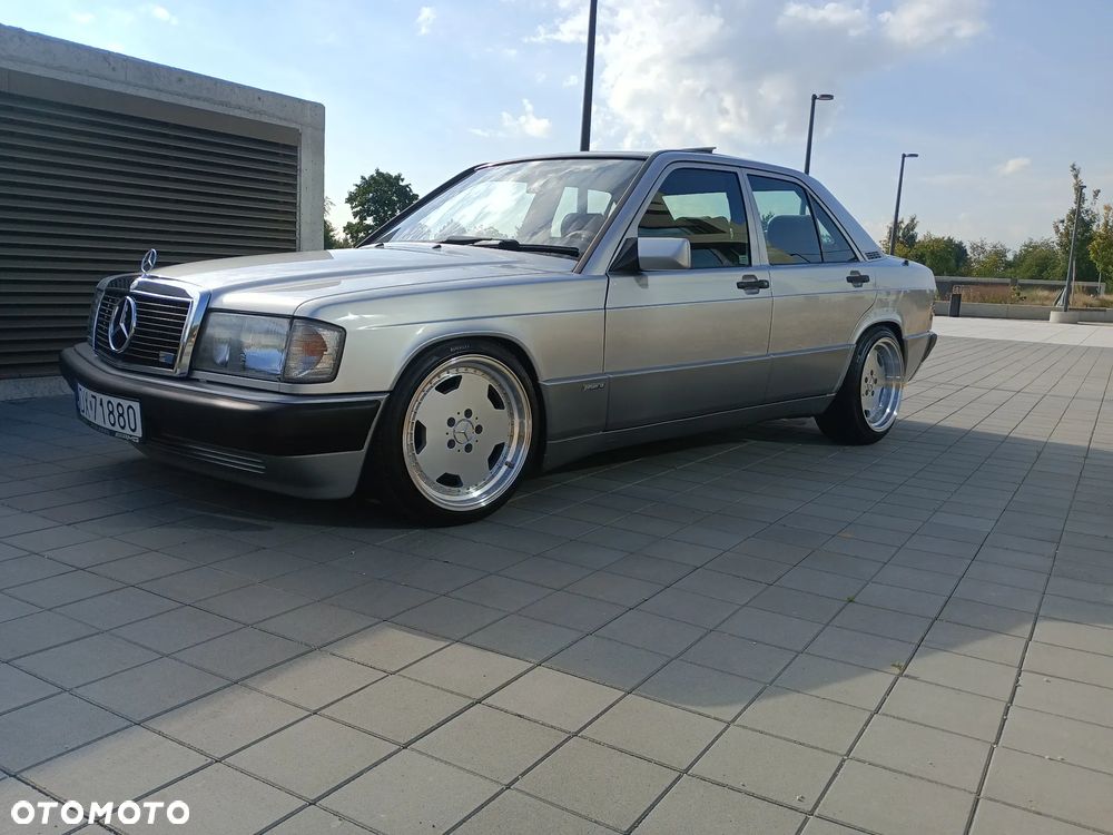 Mercedes-Benz W201 (190) - 1