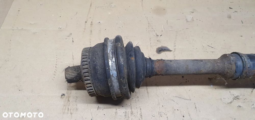 Półoś prawy przód przednia prawa VW Passat B5 8D0407272AQ - 2