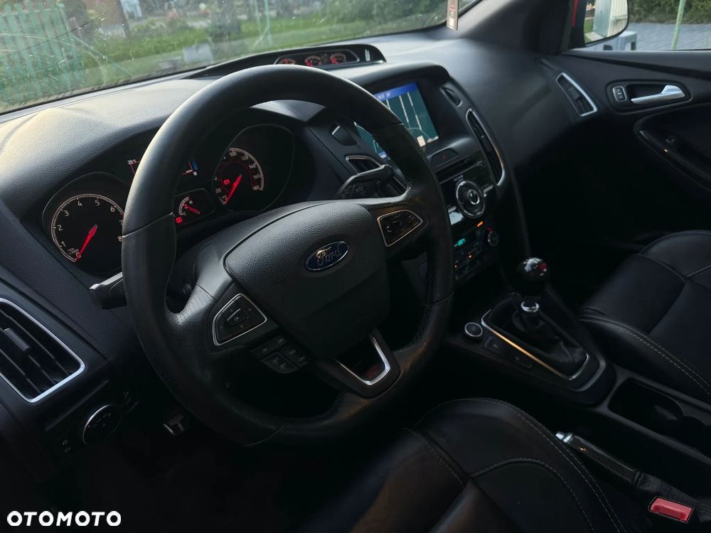 Ford Focus 2.0 EcoBoost ST - 9